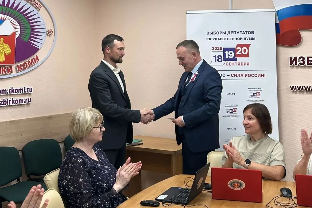 Станиславу Кочеву вручили удостоверение об избрании депутатом Госдумы Федерального Собрания Российской Федерации девятого созыва Станиславу Кочеву вручили удостоверение об избрании депутатом Госдумы Федерального Собрания Российской Федерации девятого созыва