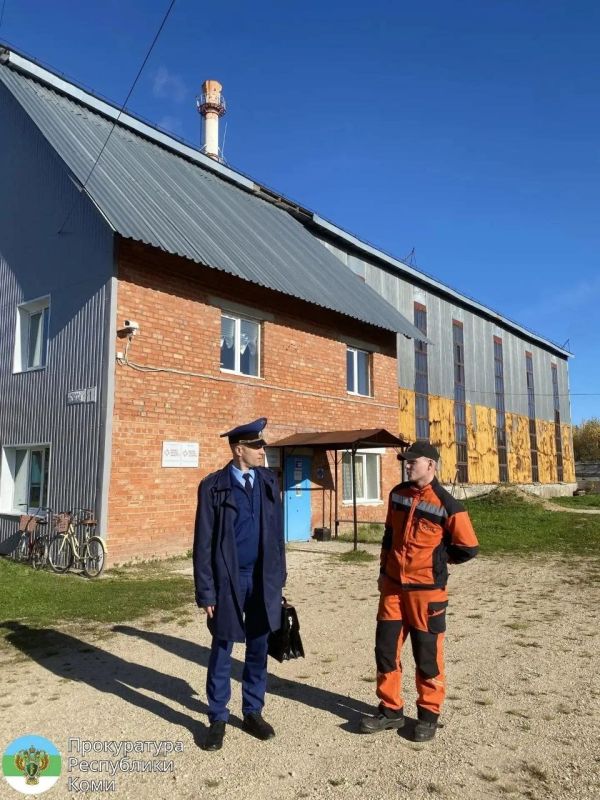 Прокурор г. Ухты Роман Сарвилин с участием представителей УЖКХ администрации МО «Ухта» посетил отдаленный населенный пункт в границах муниципального образования - п. Боровой, где в рамках контроля хода подготовки к... Прокурор г. Ухты Роман Сарвилин с участием представителей УЖКХ администрации МО «Ухта» посетил отдаленный населенный пункт в границах муниципального образования - п. Боровой, где в рамках контроля хода подготовки к...