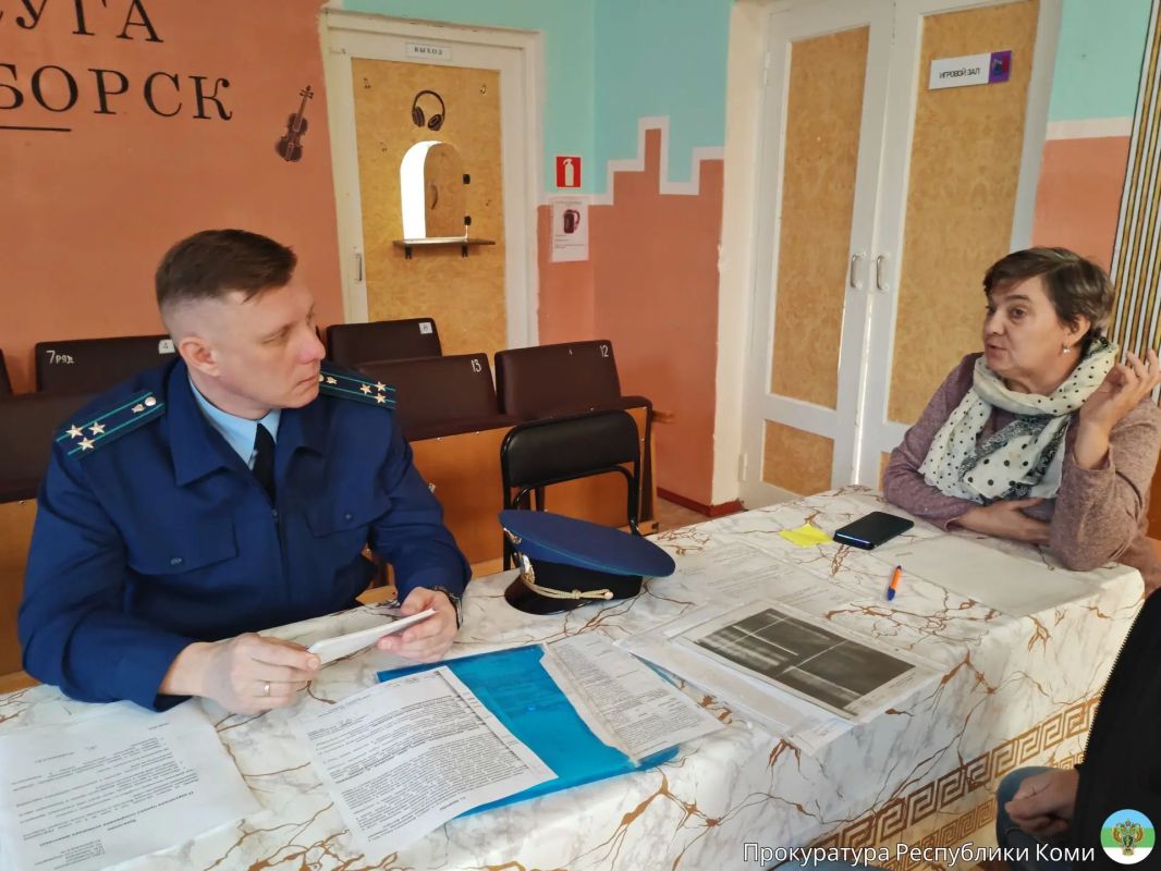 Печорский межрайонный прокурор Роман Якименко провел личный прием граждан в п. Зеленоборск. Обращения граждан касались нарушений жилищного законодательства, предоставления коммунальных услуг и оказания медицинской помощи Печорский межрайонный прокурор Роман Якименко провел личный прием граждан в п. Зеленоборск. Обращения граждан касались нарушений жилищного законодательства, предоставления коммунальных услуг и оказания медицинской помощи