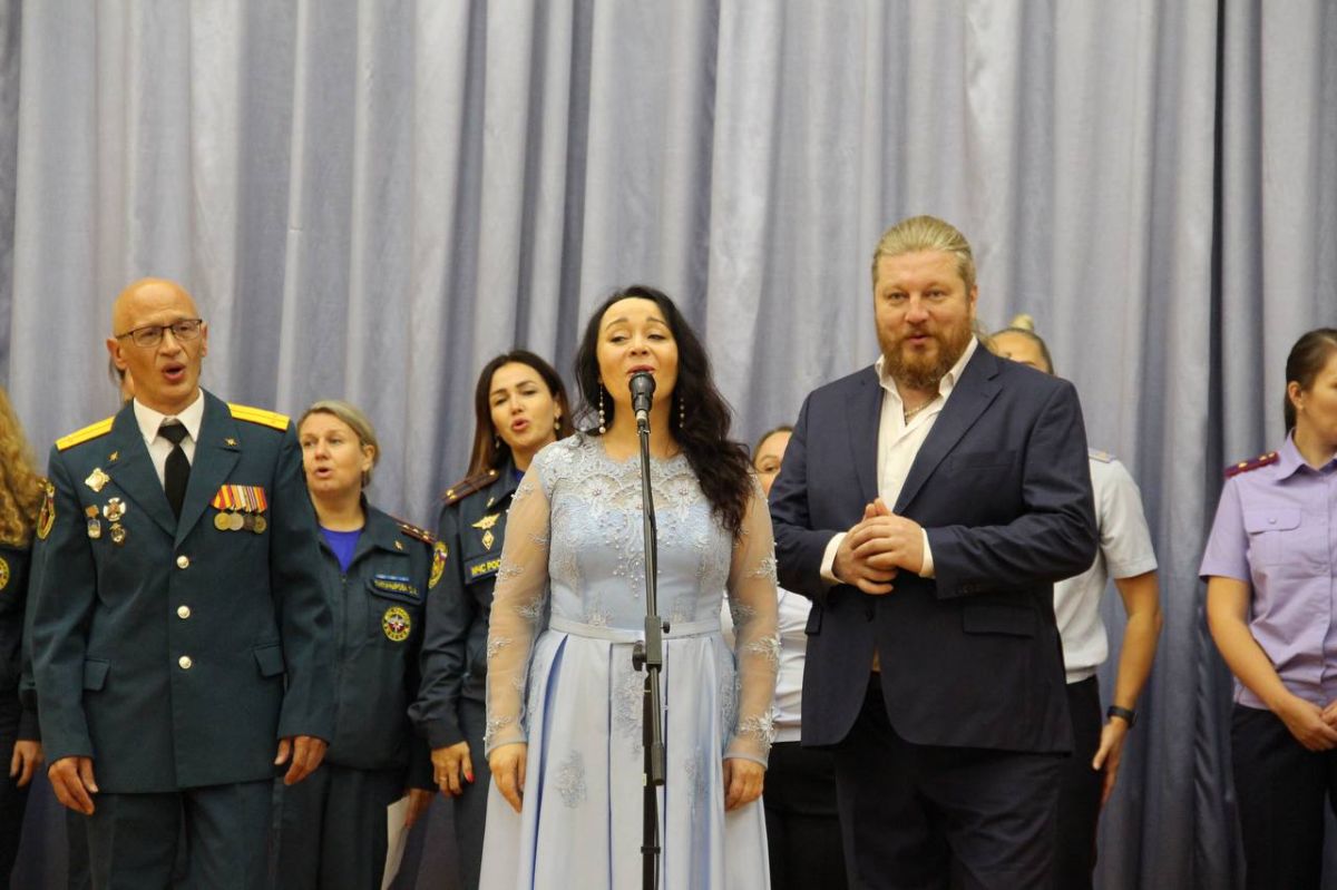 Представительницы женских советов, общественники и кадеты подарили праздничный концерт для постояльцев Тентюковского дома социального обслуживания Представительницы женских советов, общественники и кадеты подарили праздничный концерт для постояльцев Тентюковского дома социального обслуживания