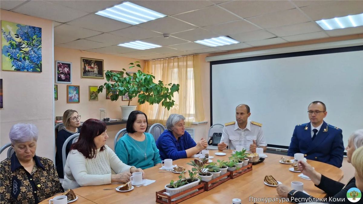 Перед празднованием Международного дня пожилых людей прокурор г. Воркуты Сергей Данилов совместно с руководителем Следственного отдела по г. Воркуте СУ СК России по Республике Коми Сергеем Лопачуком провели выездной личный... Перед празднованием Международного дня пожилых людей прокурор г. Воркуты Сергей Данилов совместно с руководителем Следственного отдела по г. Воркуте СУ СК России по Республике Коми Сергеем Лопачуком провели выездной личный...