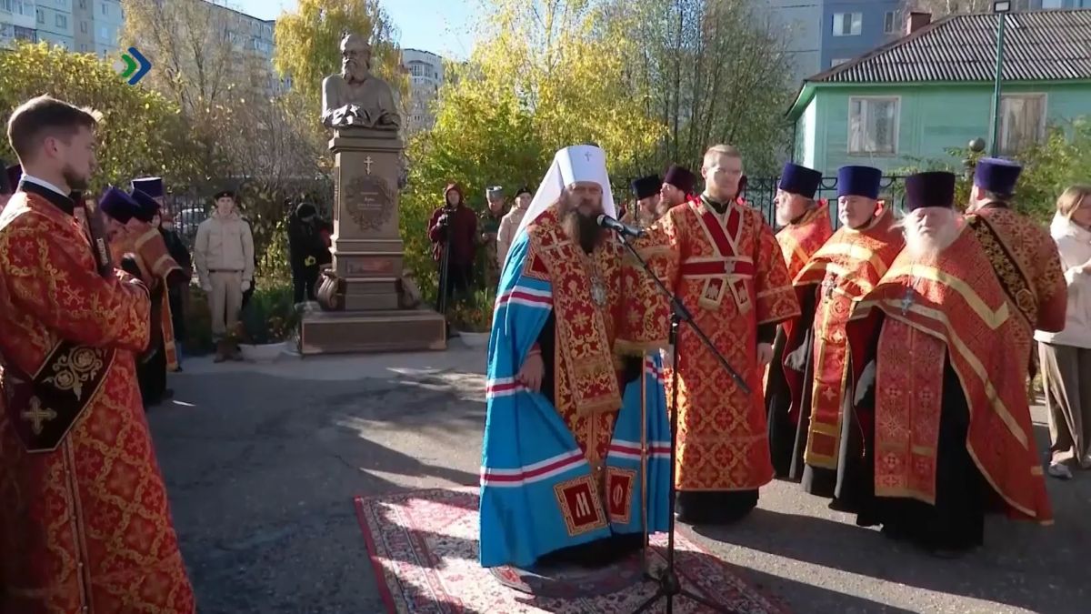 Два памятника открыли в Сыктывкаре
