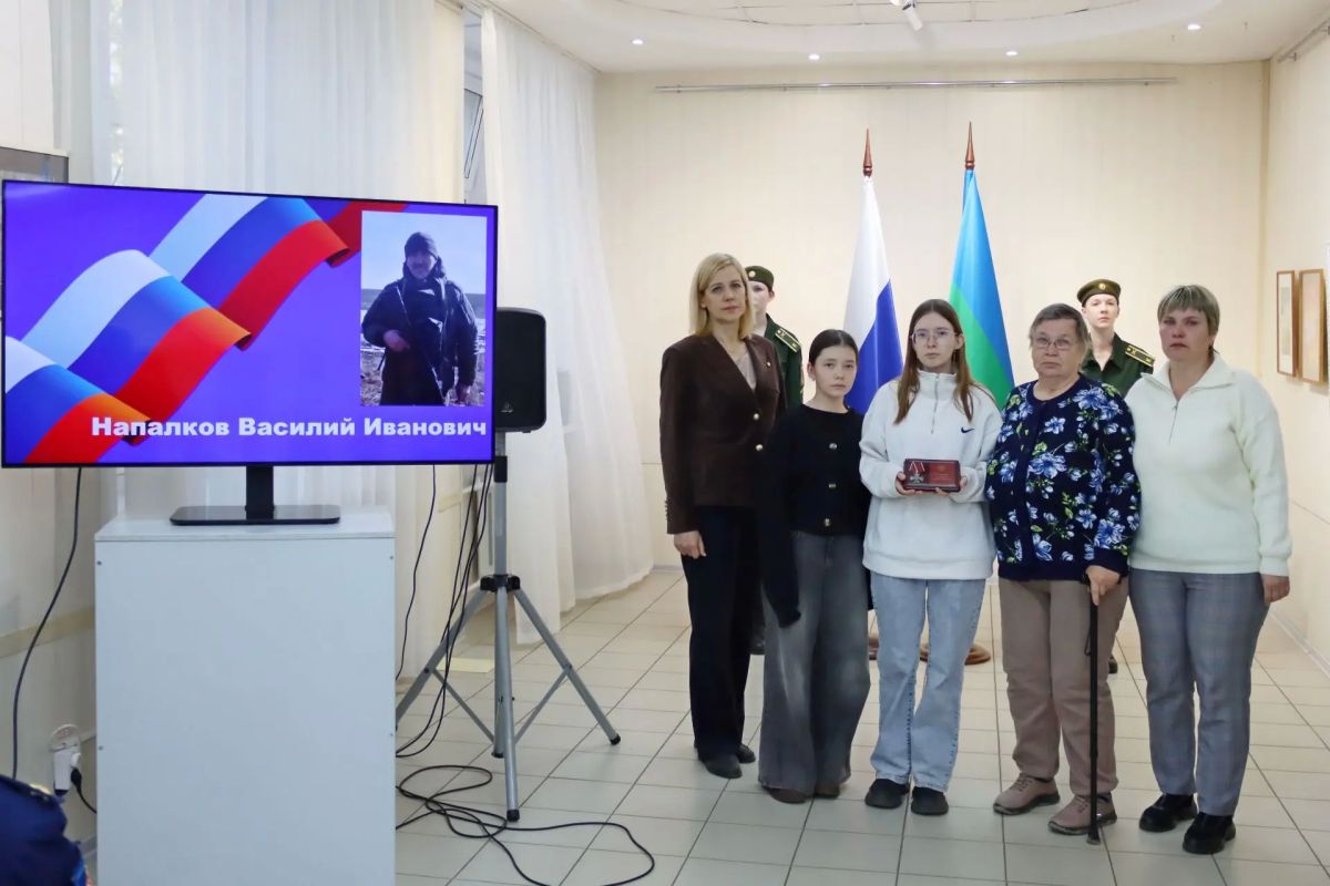 В Сыктывкаре прошла церемония передачи государственных наград семьям героев, погибших в ходе специальной военной операции В Сыктывкаре прошла церемония передачи государственных наград семьям героев, погибших в ходе специальной военной операции