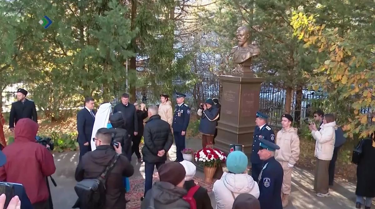 Два памятника открыли в Сыктывкаре Два памятника открыли в Сыктывкаре