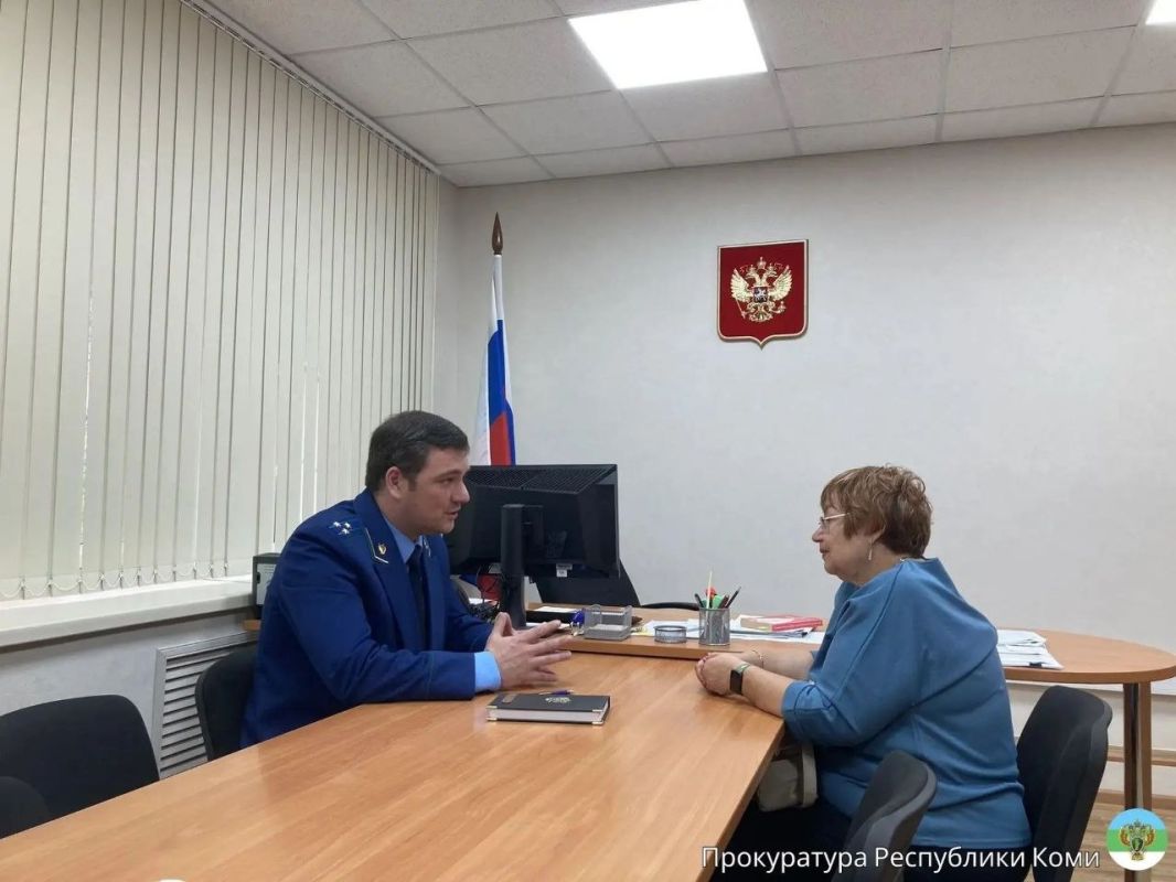 В преддверии Международного дня пожилых людей прокурор г. Инты Борис Игнатов провел рабочую встречу с исполняющим обязанности руководителя местной организации ветеранов города Натальей Федосеевой В преддверии Международного дня пожилых людей прокурор г. Инты Борис Игнатов провел рабочую встречу с исполняющим обязанности руководителя местной организации ветеранов города Натальей Федосеевой