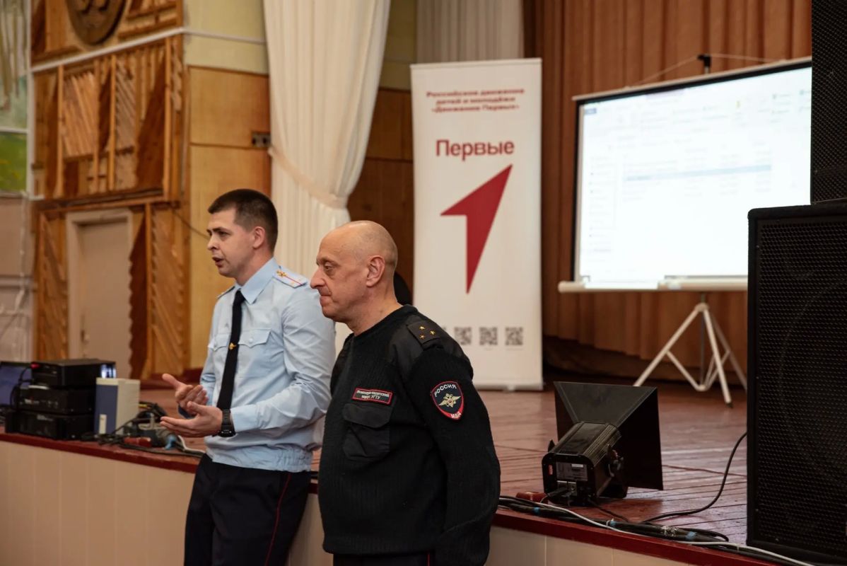В Ухте полицейские и общественники провели профилактические встречи со школьниками и студентами