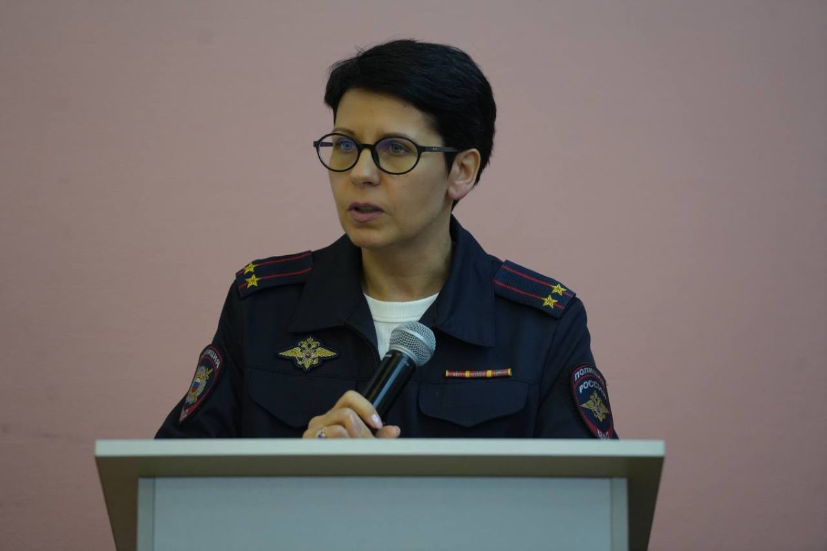 Сотрудники полиции разъяснили иностранным студентам требования миграционного законодательства Сотрудники полиции разъяснили иностранным студентам требования миграционного законодательства