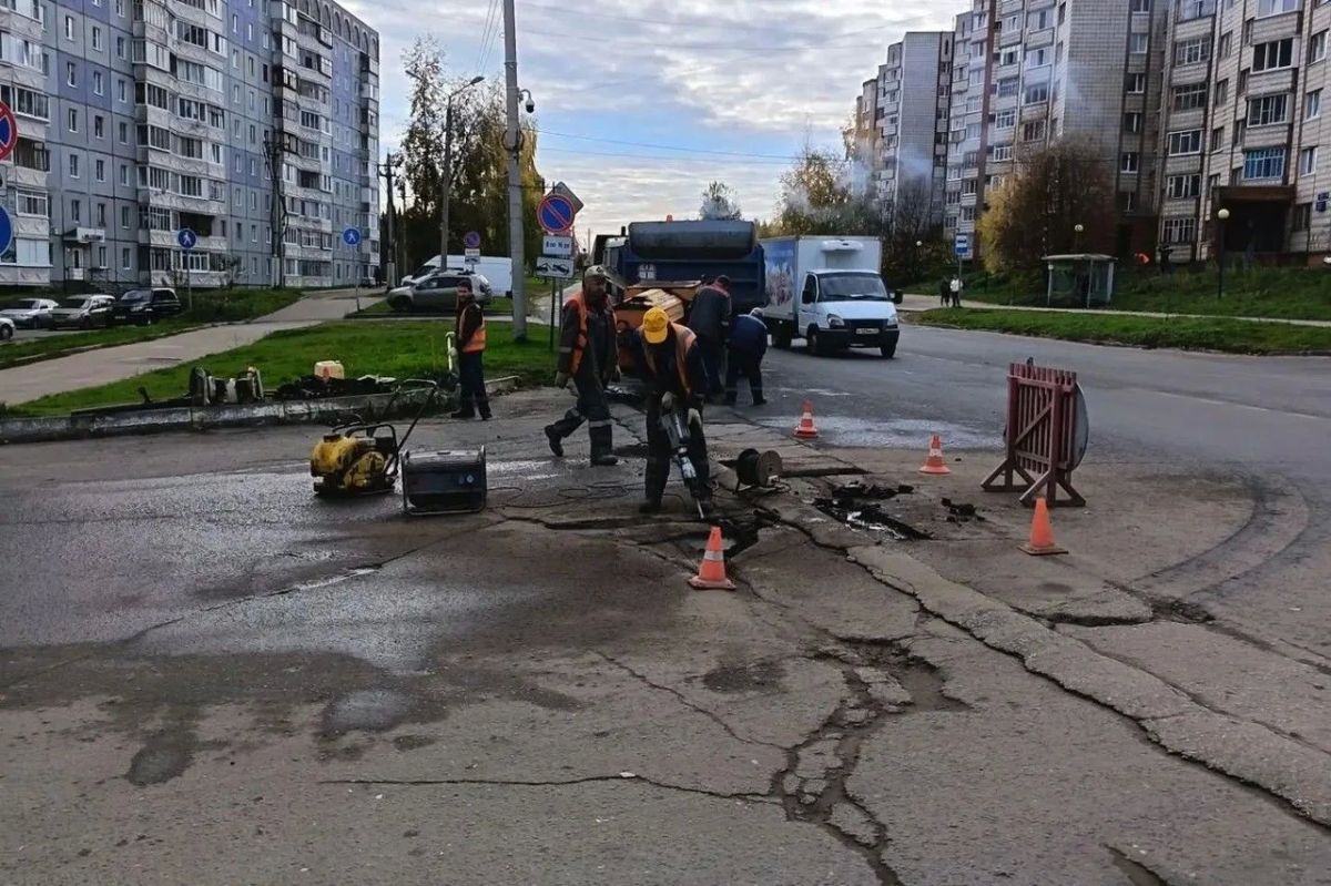 Максим Мартышин: Погода уже преподносит первые заморозки, а значит, работы у коммунальных служб меньше не становится Максим Мартышин: Погода уже преподносит первые заморозки, а значит, работы у коммунальных служб меньше не становится
