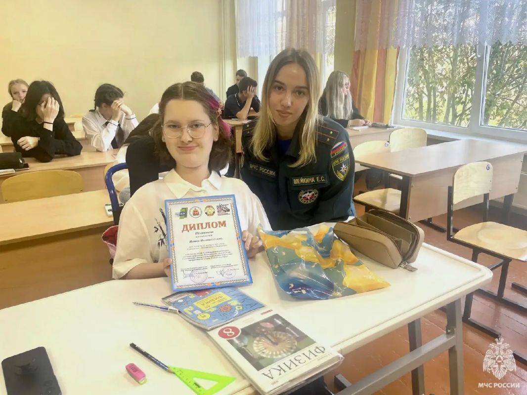Поздравляем победителей. В Ухте сотрудники МЧС России провели торжественное награждение победителей республиканского конкурса «Безопасность глазами детей» Поздравляем победителей. В Ухте сотрудники МЧС России провели торжественное награждение победителей республиканского конкурса «Безопасность глазами детей»