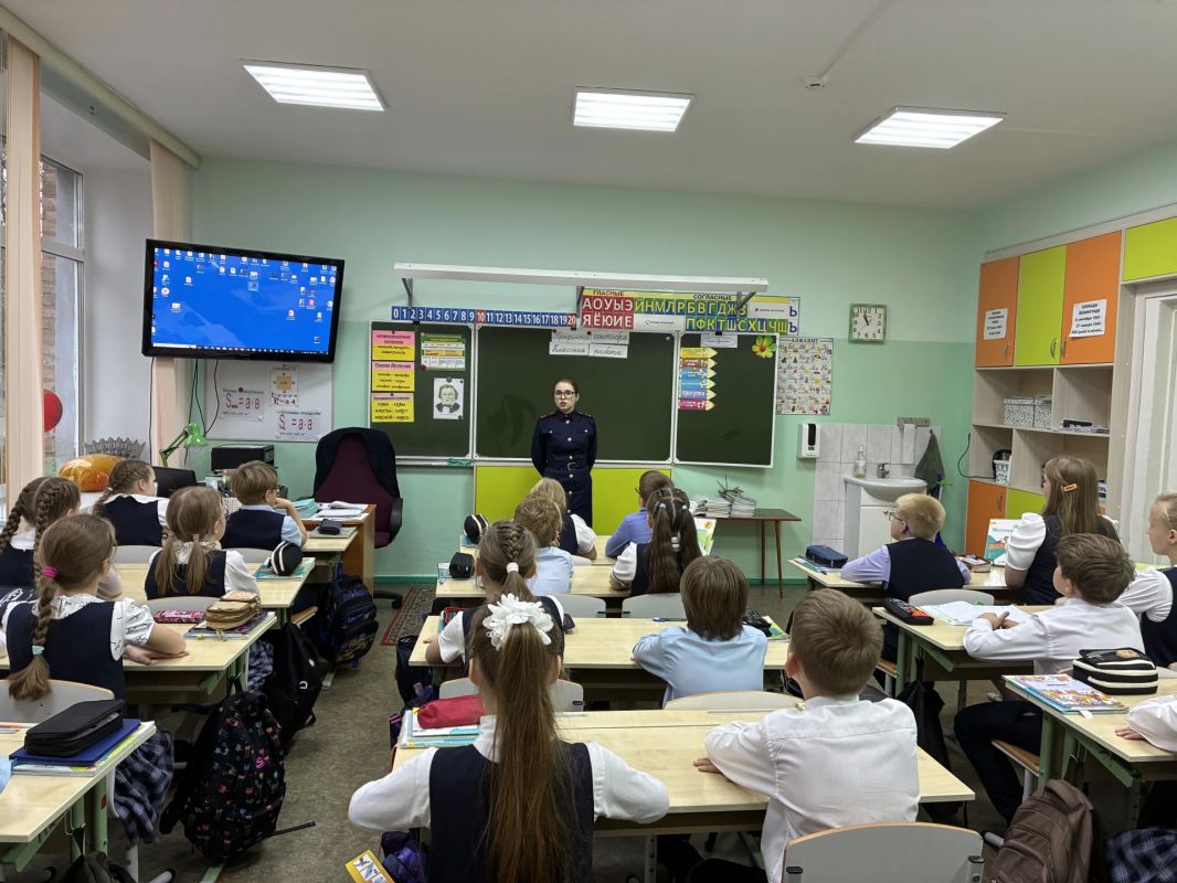 В Сыктывкаре, Ухте, Инте, Воркуте, Сыктывдинском и Княжпогостском районах следователи СК провели профилактические мероприятия со школьниками В Сыктывкаре, Ухте, Инте, Воркуте, Сыктывдинском и Княжпогостском районах следователи СК провели профилактические мероприятия со школьниками