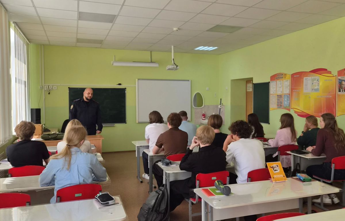 В Сыктывкаре, Ухте, Инте, Воркуте, Сыктывдинском и Княжпогостском районах следователи СК провели профилактические мероприятия со школьниками В Сыктывкаре, Ухте, Инте, Воркуте, Сыктывдинском и Княжпогостском районах следователи СК провели профилактические мероприятия со школьниками