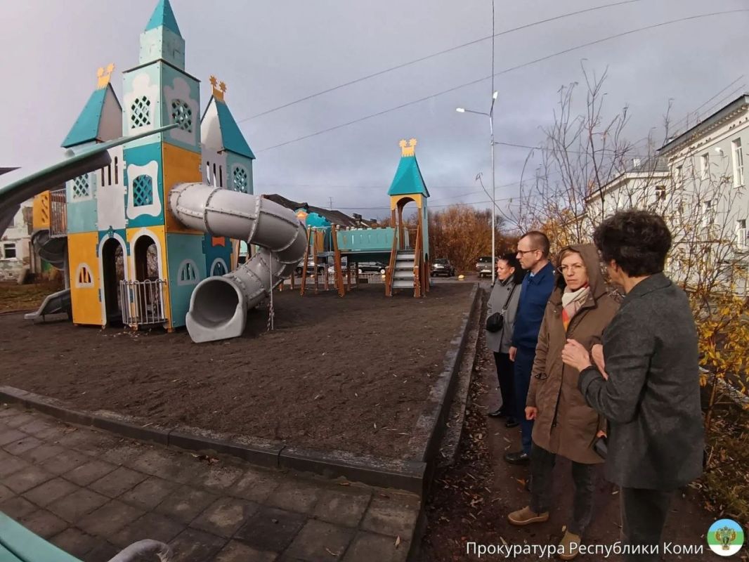 Прокурор г. Воркуты Сергей Данилов совместно с заместителем руководителя Агентства проектного управления РК Ольгой Сафиной посетили объекты, строительство и ремонт которых производится за счёт бюджетных средств в рамках... Прокурор г. Воркуты Сергей Данилов совместно с заместителем руководителя Агентства проектного управления РК Ольгой Сафиной посетили объекты, строительство и ремонт которых производится за счёт бюджетных средств в рамках...