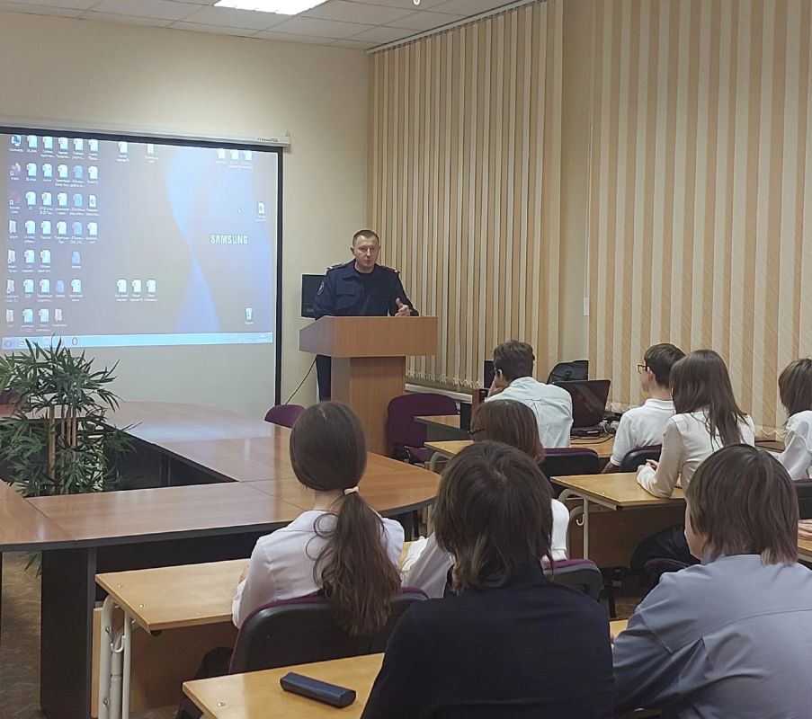 В Сыктывкаре, Ухте, Инте, Воркуте, Сыктывдинском и Княжпогостском районах следователи СК провели профилактические мероприятия со школьниками В Сыктывкаре, Ухте, Инте, Воркуте, Сыктывдинском и Княжпогостском районах следователи СК провели профилактические мероприятия со школьниками