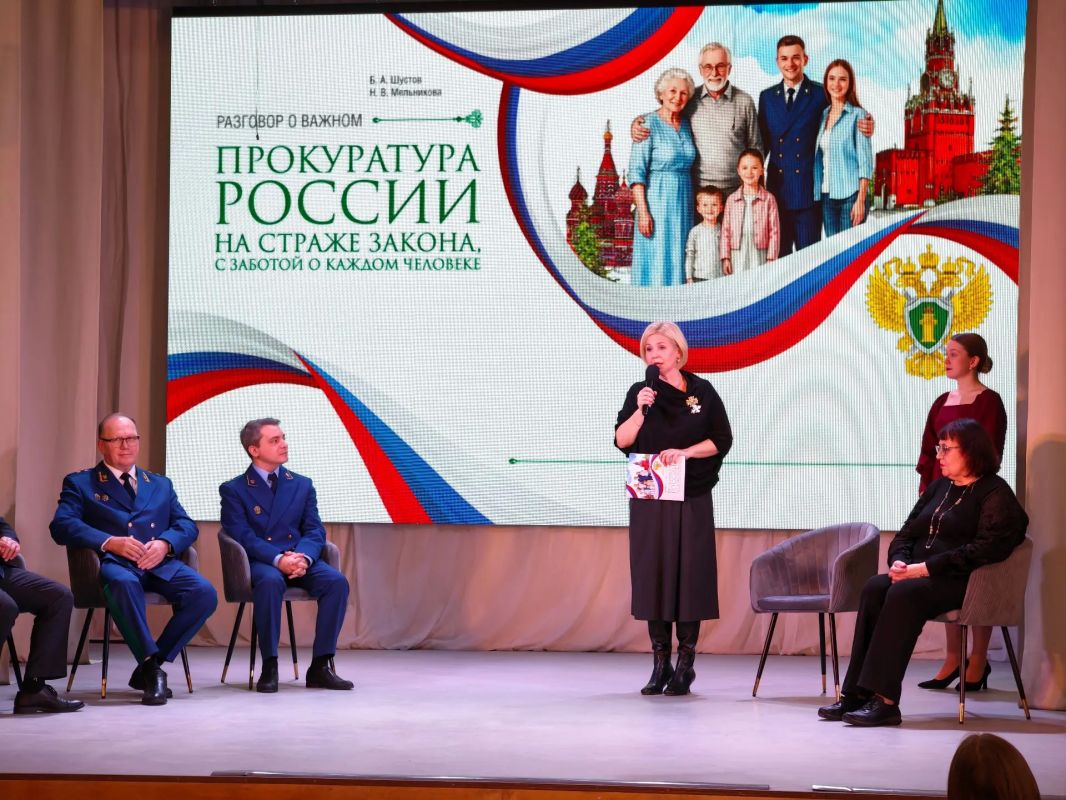 Сегодня прокурор Республики Коми Николай Егоров принял участие в презентации книги «Разговор о важном: Прокуратура России на страже закона, с заботой о каждом человеке», соавтором которой является начальник отдела кадров... Сегодня прокурор Республики Коми Николай Егоров принял участие в презентации книги «Разговор о важном: Прокуратура России на страже закона, с заботой о каждом человеке», соавтором которой является начальник отдела кадров...