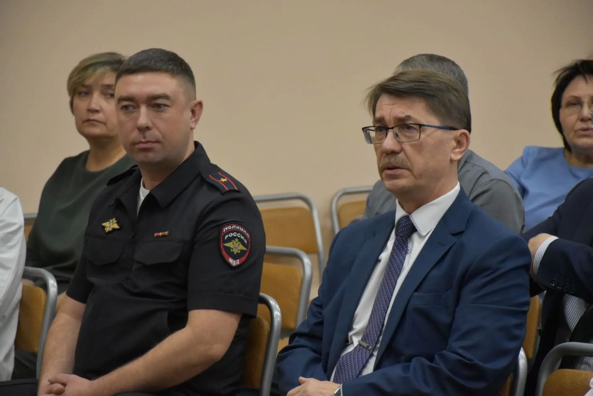 В Эжве прошла первая выездная планёрка на базе Эжвинской городской поликлиники В Эжве прошла первая выездная планёрка на базе Эжвинской городской поликлиники