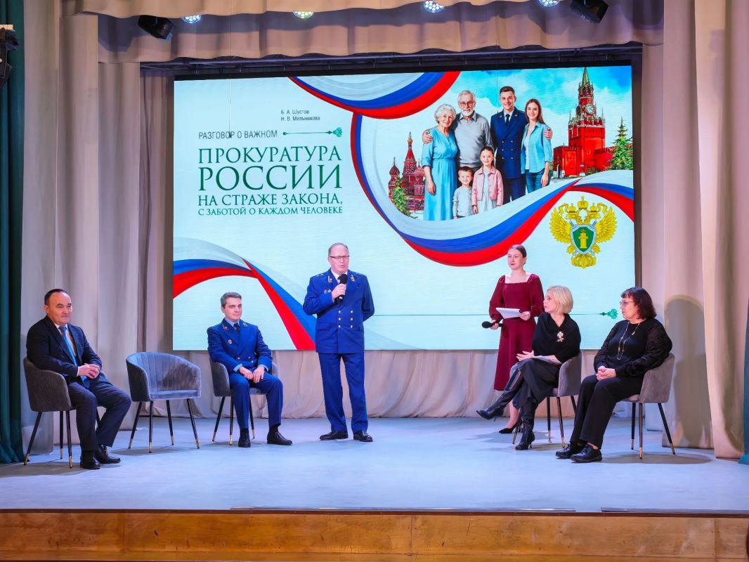 Сегодня прокурор Республики Коми Николай Егоров принял участие в презентации книги «Разговор о важном: Прокуратура России на страже закона, с заботой о каждом человеке», соавтором которой является начальник отдела кадров... Сегодня прокурор Республики Коми Николай Егоров принял участие в презентации книги «Разговор о важном: Прокуратура России на страже закона, с заботой о каждом человеке», соавтором которой является начальник отдела кадров...