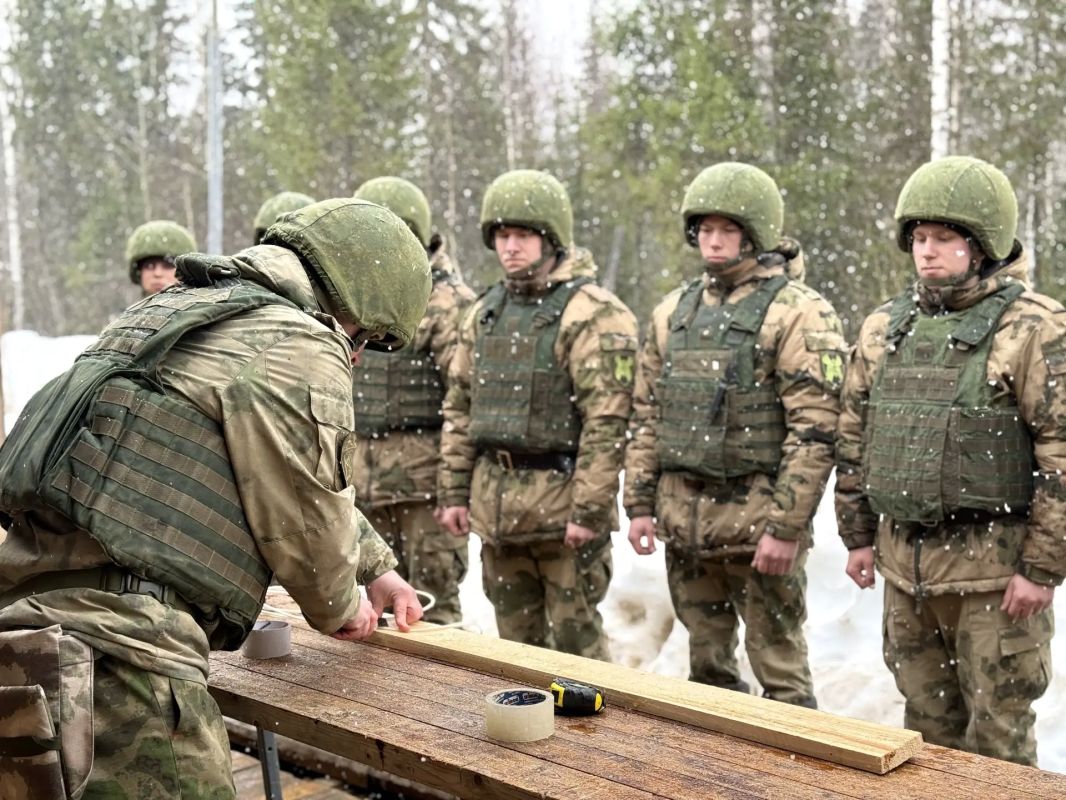 В Сыктывкаре отметили 30-ю годовщину формирования Центра подготовки личного состава Северо-Западного округа Росгвардии В Сыктывкаре отметили 30-ю годовщину формирования Центра подготовки личного состава Северо-Западного округа Росгвардии