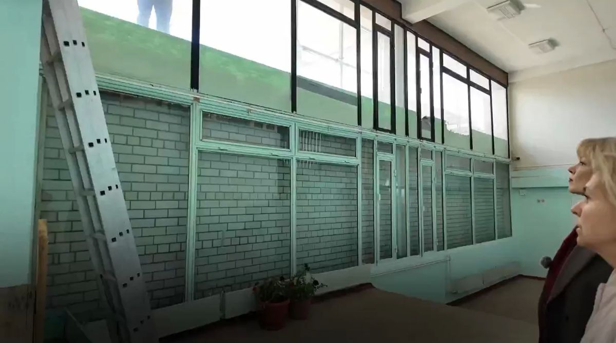 В Эжвинском районе Сыктывкара, у Слободской площади, продолжается ремонт в рамках социального партнёрства В Эжвинском районе Сыктывкара, у Слободской площади, продолжается ремонт в рамках социального партнёрства