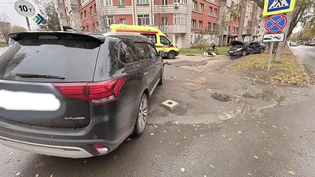 В Сыктывкаре из-за невнимательности и неосторожности автолюбители продолжают совершать ДТП