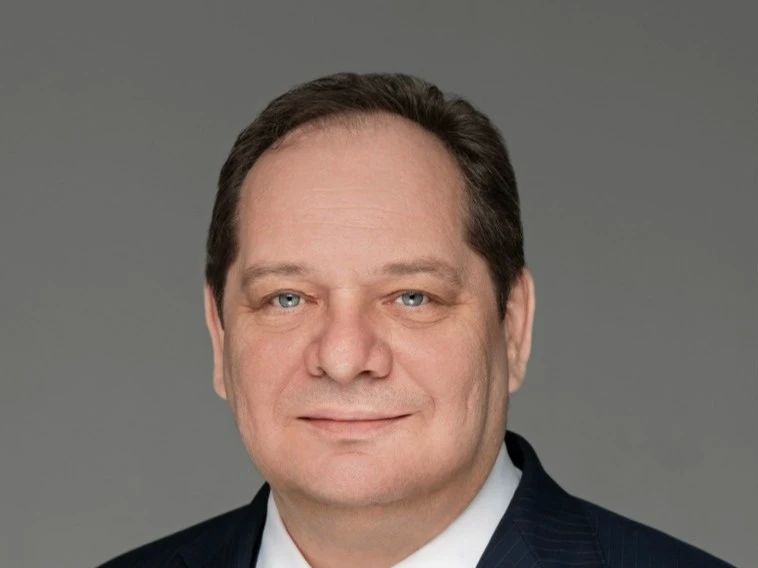 Глава Коми Ростислав Гольдштейн поздравил работников дорожного хозяйства с их профессиональным праздником