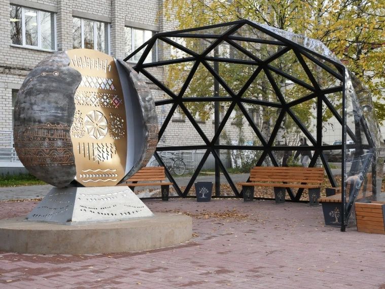 В Усть-Куломе завершилось преображение сквера возле здания почты В Усть-Куломе завершилось преображение сквера возле здания почты