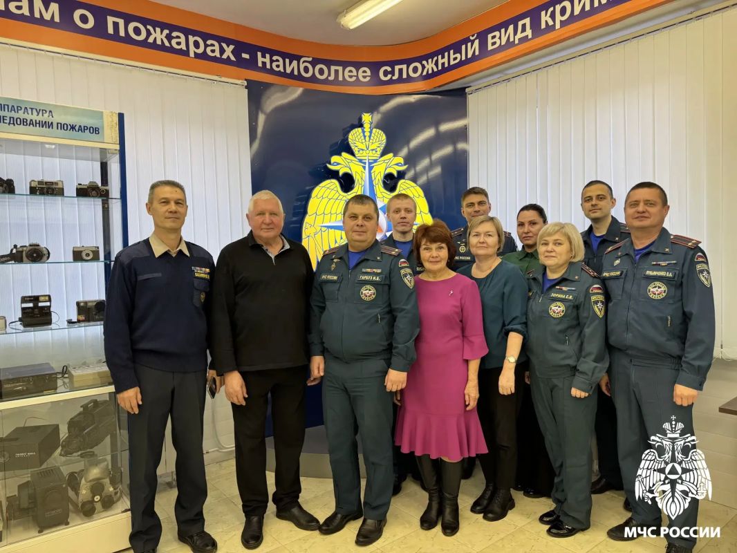С юбилеем!. Сегодня сотрудники Главного управления МЧС России по Республике Коми, специалисты Испытательной пожарной лаборатории и ветераны пожарной охраны сердечно поздравляют с 80-летием Владимира Константиновича Лисина -...