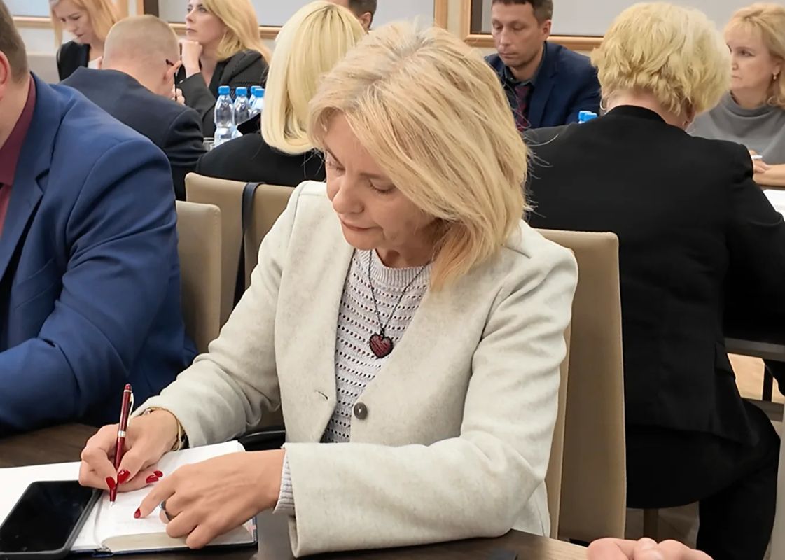Максим Мартышин: Сегодня на планерке заслушали доклады коммунальных предприятий и ресурсоснабжающих организаций о текущей работе и подготовке к зиме Максим Мартышин: Сегодня на планерке заслушали доклады коммунальных предприятий и ресурсоснабжающих организаций о текущей работе и подготовке к зиме