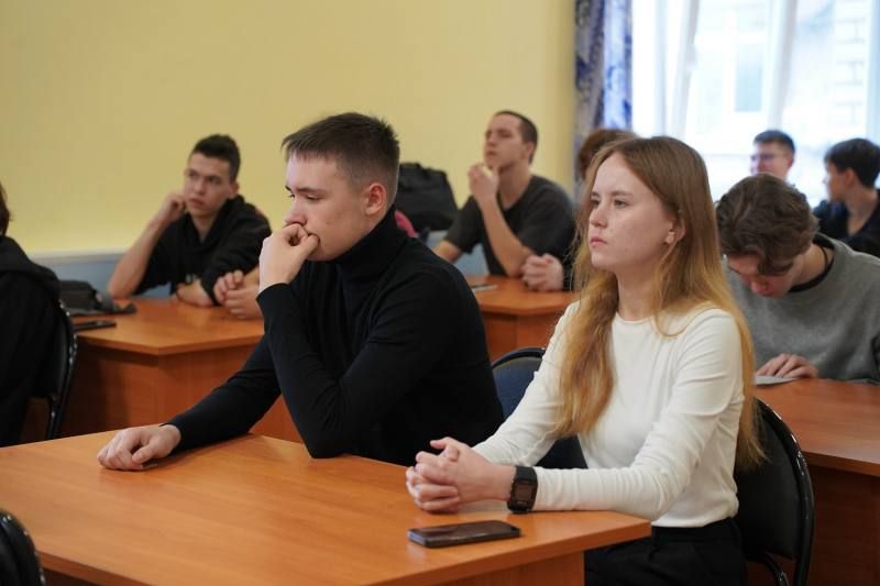 В Республике Коми общественники и полицейские обсудили со студентами института проблемы вовлечения молодежи в противоправную деятельность В Республике Коми общественники и полицейские обсудили со студентами института проблемы вовлечения молодежи в противоправную деятельность