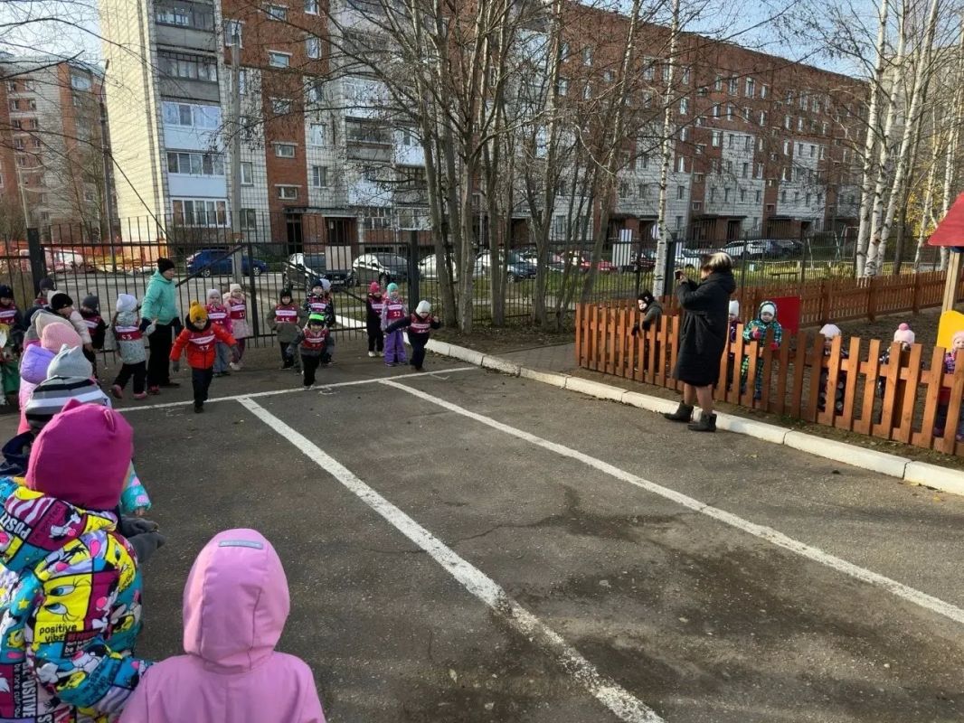 Максим Мартышин: В детском саду № 117 прошёл праздник здорового образа жизни: самые юные воспитанники выполняли нормативы ГТО Максим Мартышин: В детском саду № 117 прошёл праздник здорового образа жизни: самые юные воспитанники выполняли нормативы ГТО