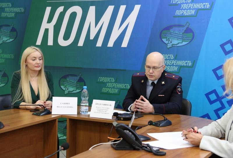 «Диалог с полицией: как стать участковым»: в Сыктывкаре прошла прямая линия о вакансиях в службе участковых уполномоченных «Диалог с полицией: как стать участковым»: в Сыктывкаре прошла прямая линия о вакансиях в службе участковых уполномоченных