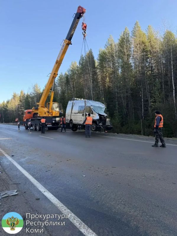 По поручению прокуратуры Республики Коми прокуратура Сысольского района взяла на контроль выяснение обстоятельств ДТП на автодороге «Вятка», в результате которого пострадали шесть человек По поручению прокуратуры Республики Коми прокуратура Сысольского района взяла на контроль выяснение обстоятельств ДТП на автодороге «Вятка», в результате которого пострадали шесть человек