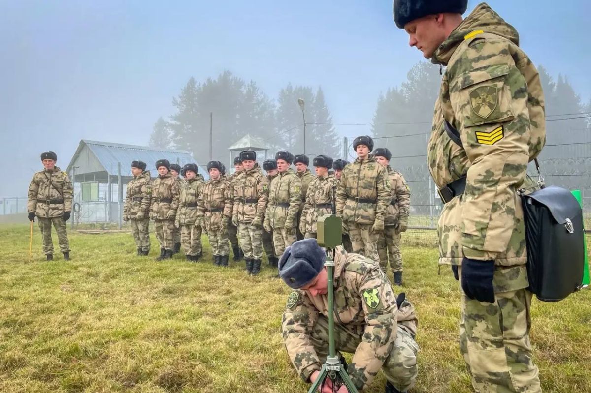 В дислоцированном в Сыктывкаре Центре подготовки личного состава Северо-Западного округа Росгвардии проходят войсковую стажировку курсанты Пермского военного института войск национальной гвардии Российской Федерации В дислоцированном в Сыктывкаре Центре подготовки личного состава Северо-Западного округа Росгвардии проходят войсковую стажировку курсанты Пермского военного института войск национальной гвардии Российской Федерации