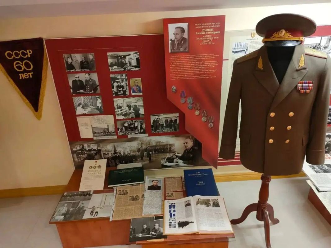 В Нижнем Новгороде почтили память бывшего министра внутренних дел Коми АССР Владимира Дубровина В Нижнем Новгороде почтили память бывшего министра внутренних дел Коми АССР Владимира Дубровина