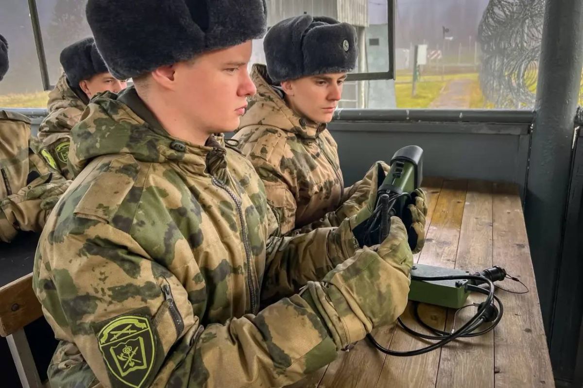 В дислоцированном в Сыктывкаре Центре подготовки личного состава Северо-Западного округа Росгвардии проходят войсковую стажировку курсанты Пермского военного института войск национальной гвардии Российской Федерации В дислоцированном в Сыктывкаре Центре подготовки личного состава Северо-Западного округа Росгвардии проходят войсковую стажировку курсанты Пермского военного института войск национальной гвардии Российской Федерации
