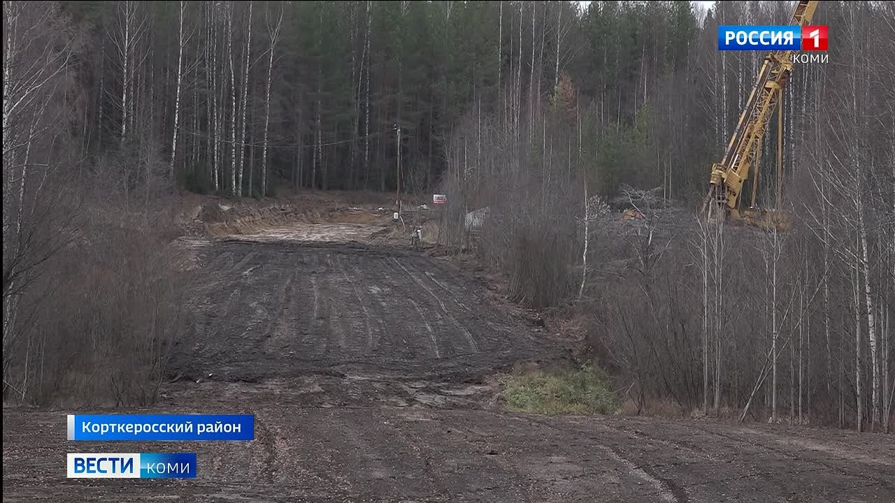 Работы на мосту через реку Лемью в Корткеросском районе продолжаются