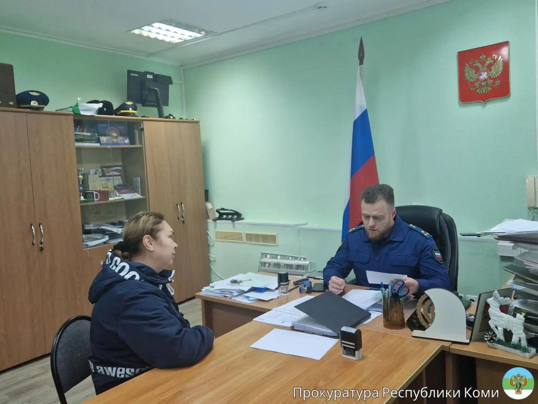 Прокурор Усть-Вымского района Иван Низовцев совместно с социальным координатором фонда «Защитники Отечества» провели личный прием участников СВО и членов их семей Прокурор Усть-Вымского района Иван Низовцев совместно с социальным координатором фонда «Защитники Отечества» провели личный прием участников СВО и членов их семей