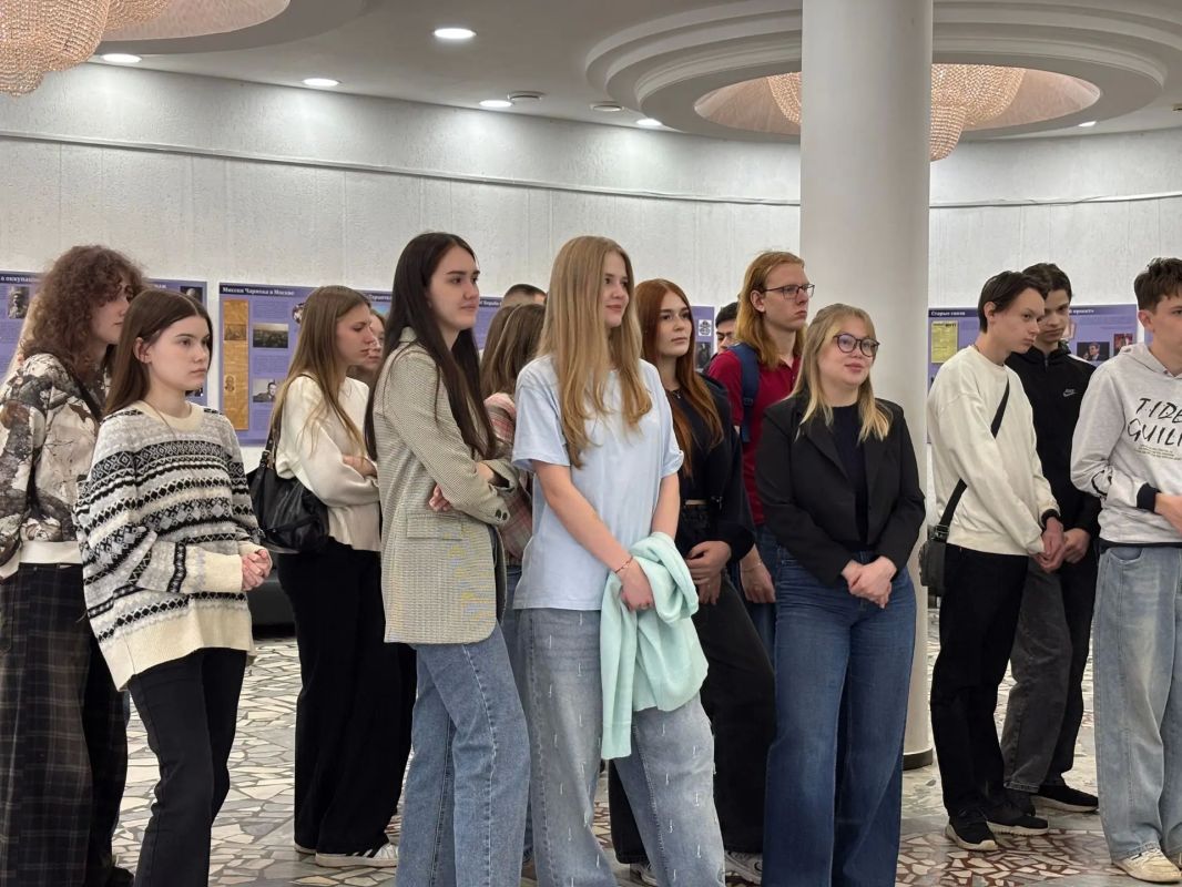 В Сыктывкаре открылась выставка о защите суверенитета России В Сыктывкаре открылась выставка о защите суверенитета России