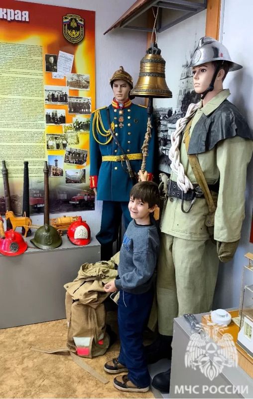 Каникулы с пользой. Полезно провести время на каникулах решили ученики Детской Воскресной школы при Свято-Троицком приходе - они отправились на пожарно-техническую выставку Главного управления МЧС России по Республике Коми Каникулы с пользой. Полезно провести время на каникулах решили ученики Детской Воскресной школы при Свято-Троицком приходе - они отправились на пожарно-техническую выставку Главного управления МЧС России по Республике Коми