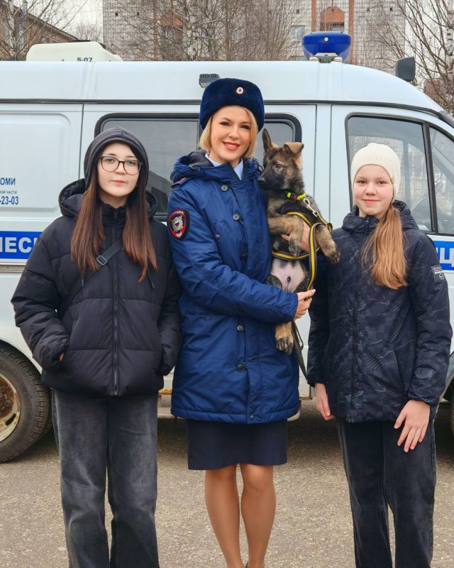 Сотрудники МВД по Республике Коми провели для кадет школы №18 познавательно-профилактическое занятие Сотрудники МВД по Республике Коми провели для кадет школы №18 познавательно-профилактическое занятие