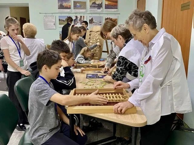 Ростислав Гольдштейн: В Сыктывкаре проходит республиканский слёт замещающих семей «Вместе – к новым вершинам!» Ростислав Гольдштейн: В Сыктывкаре проходит республиканский слёт замещающих семей «Вместе – к новым вершинам!»