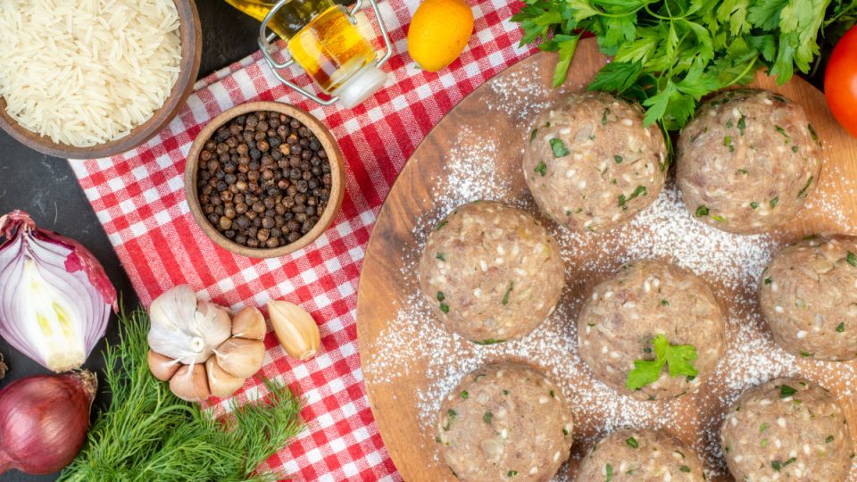 Куриные котлеты: что добавить для сочности — не только лук и масло