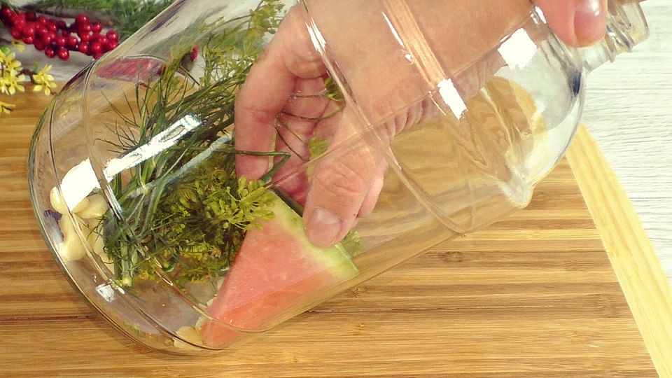Необычная закуска на зиму: как мариновать арбузы, чтобы они исчезали быстрее, чем вы успеете размышлять