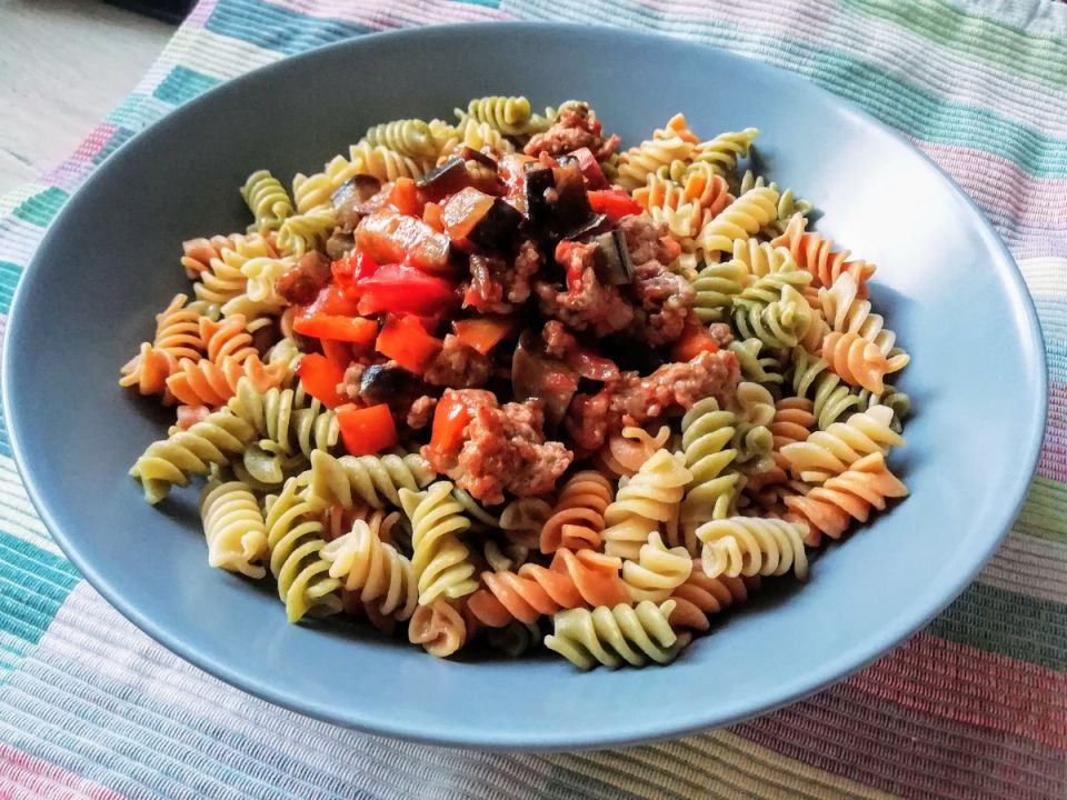 Осенний шедевр на вашем столе: макароны с баклажанами и фаршем