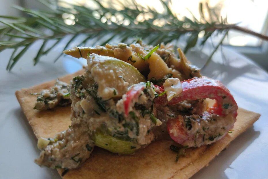 Как приготовить салат из жареных кабачков и сладкого перца